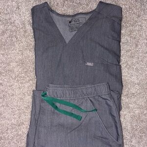 Figs Charcoal Scrub Set with Green Drawstring - Large